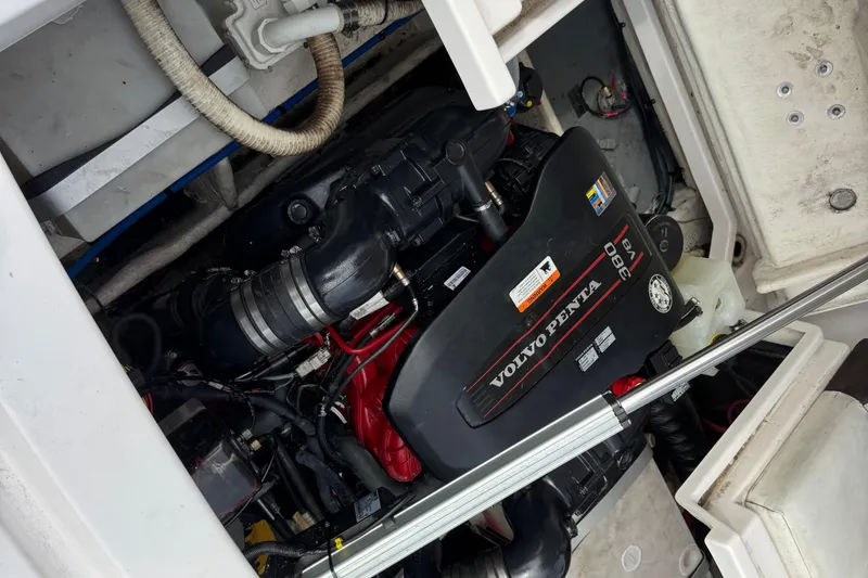 Slide: The Image of Volvo Penta engine in 2015 Regal 2700 Bowrider boat, detailed view. - 18