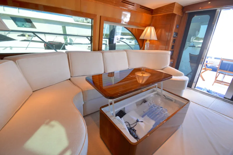 Slide: The Image of Hatteras 64 Motoryacht 2006 - 16