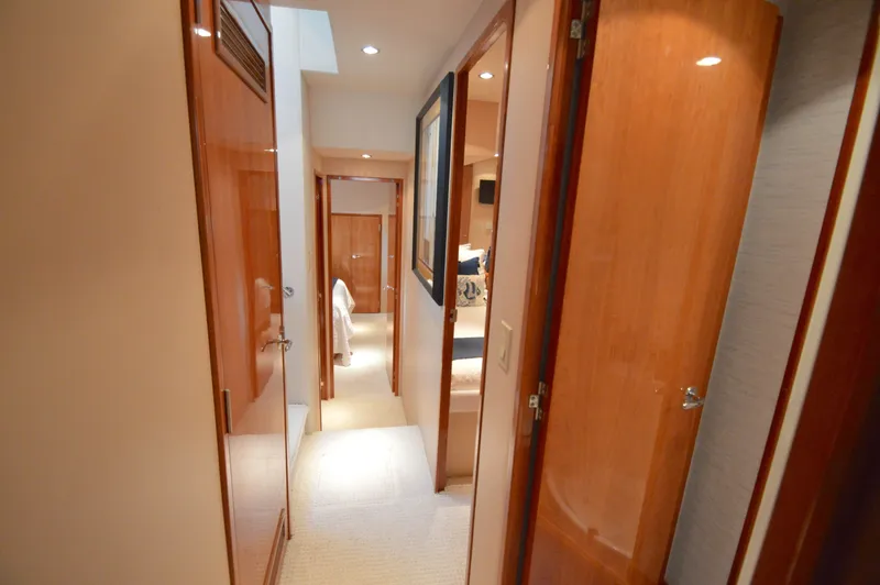 Slide: The Image of Hatteras 64 Motoryacht 2006 - 28