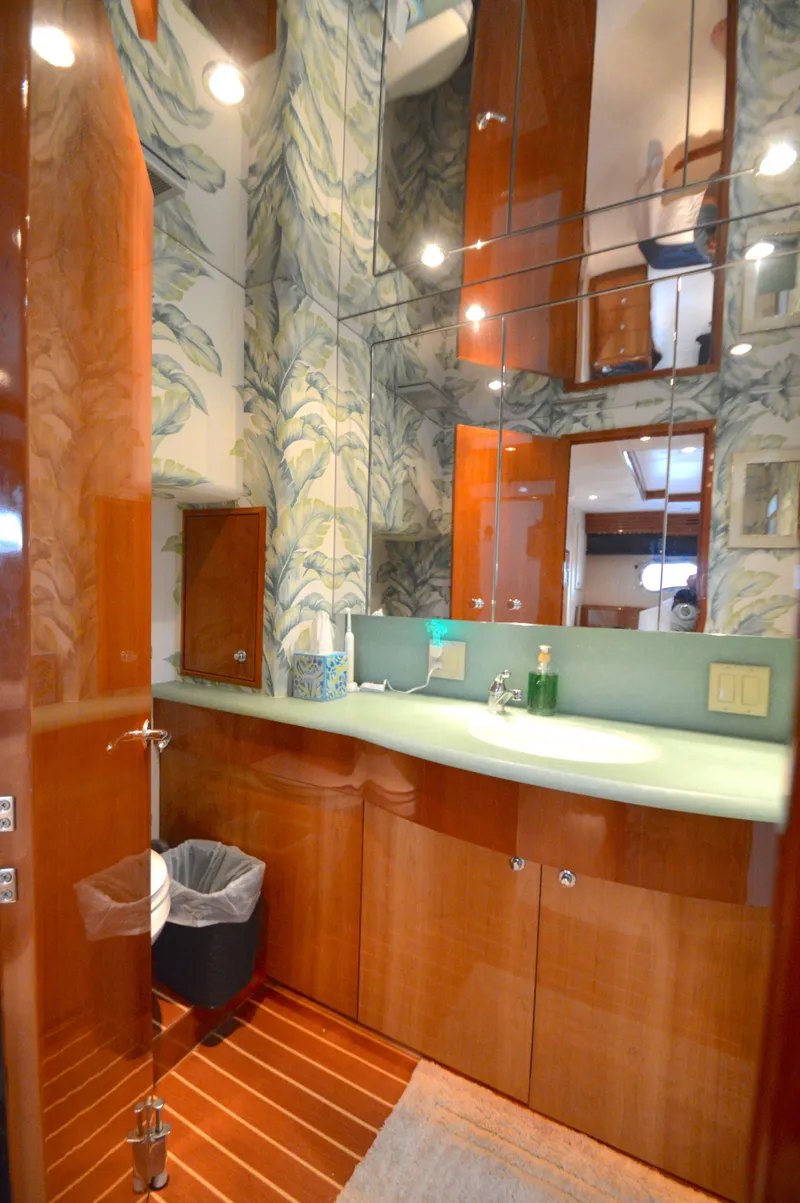 Slide: The Image of Hatteras 64 Motoryacht 2006 - 31