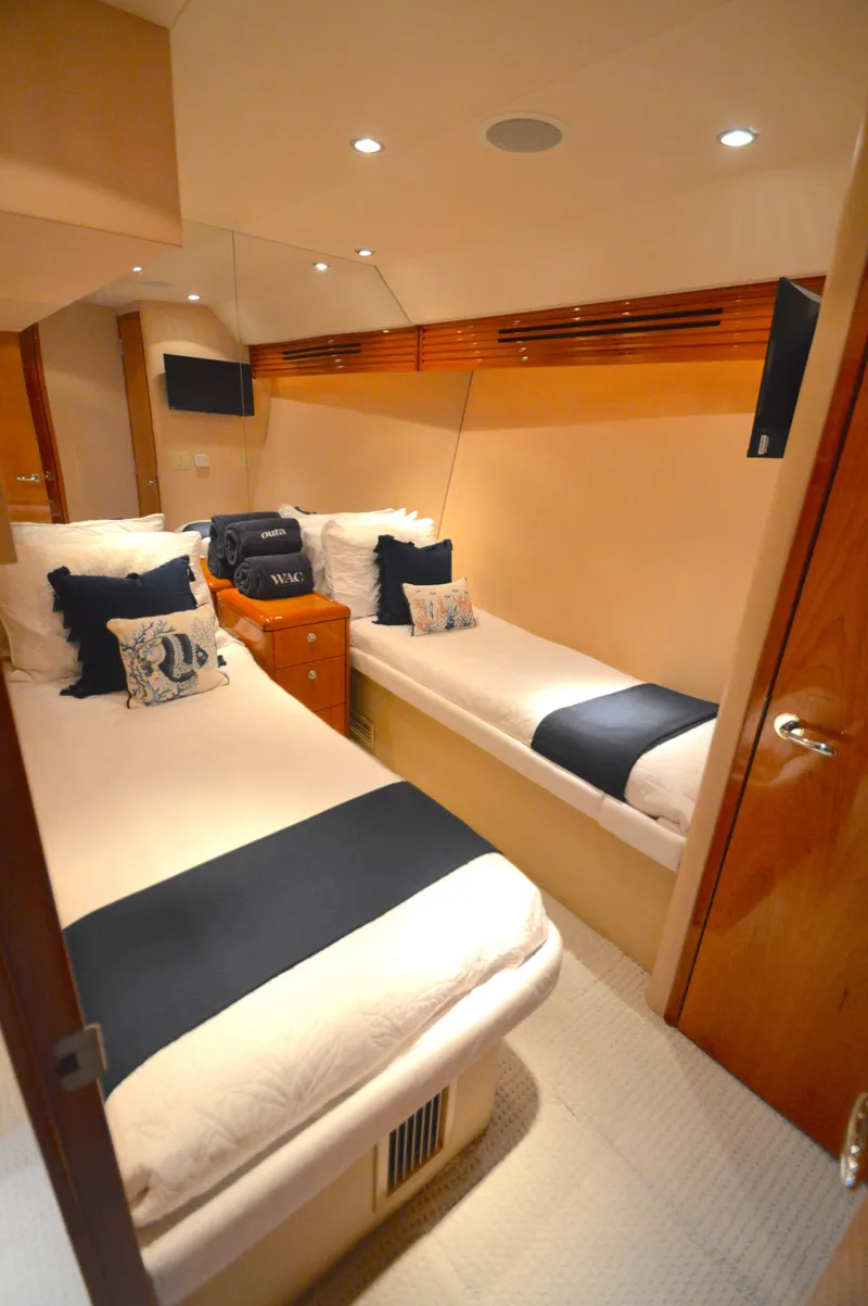 Slide: The Image of Hatteras 64 Motoryacht 2006 - 39