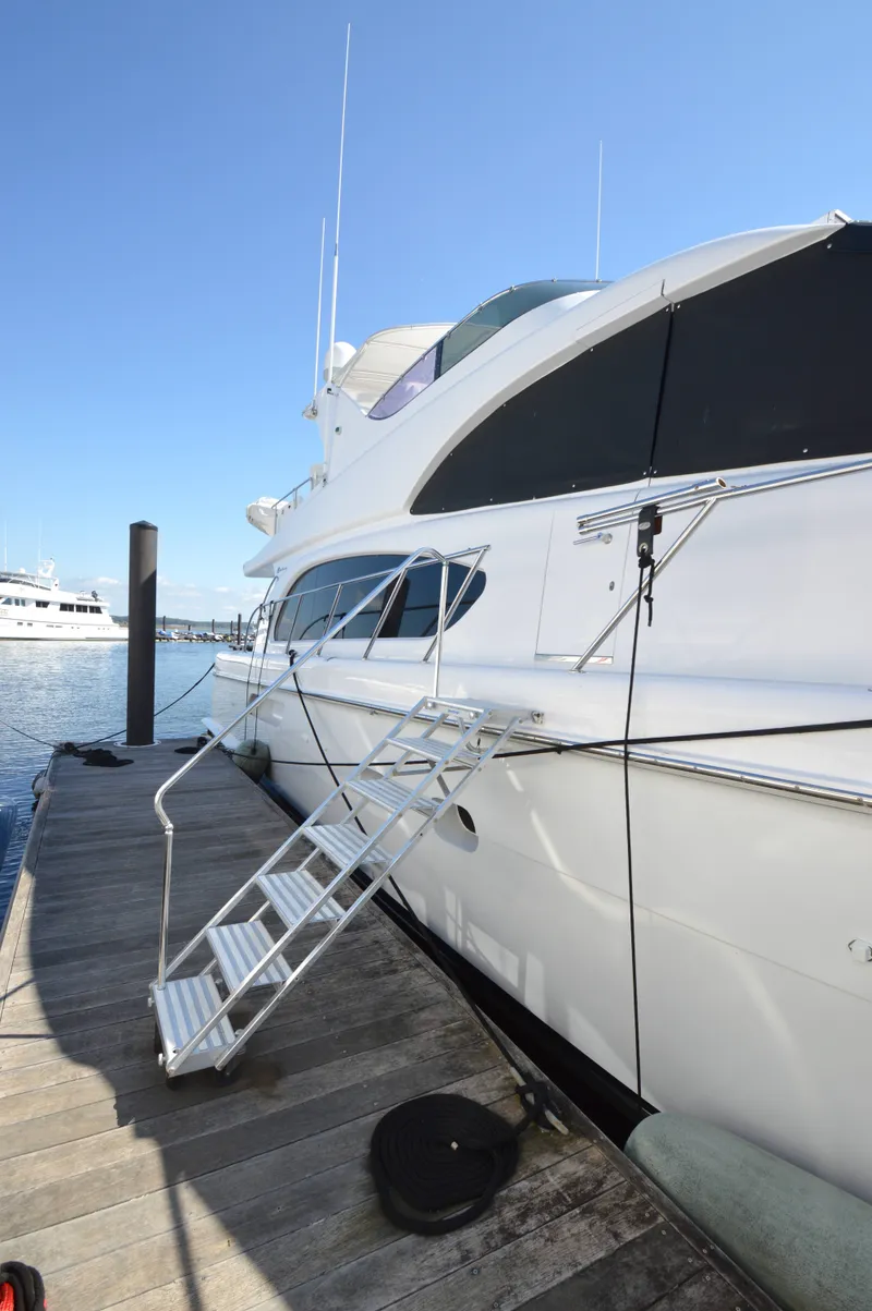 Slide: The Image of Hatteras 64 Motoryacht 2006 - 4