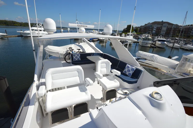 Slide: The Image of Hatteras 64 Motoryacht 2006 - 48