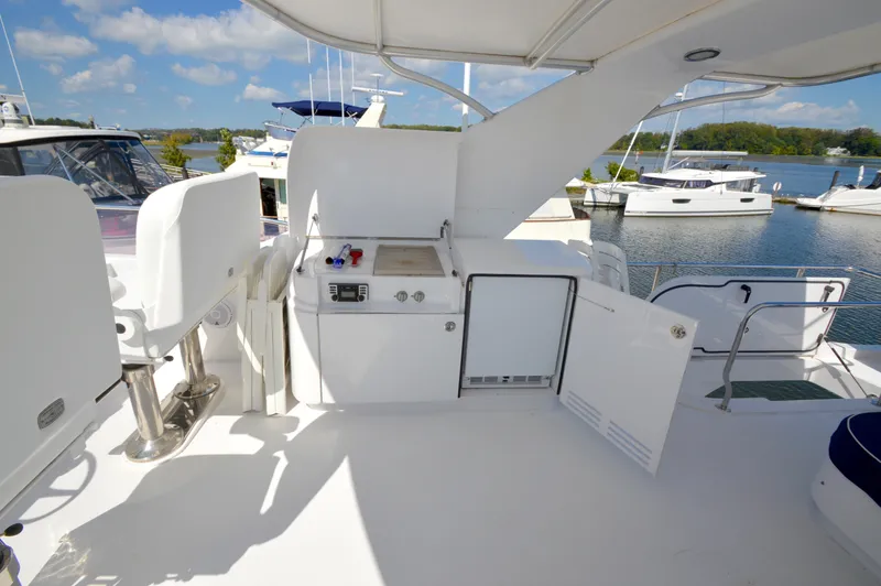 Slide: The Image of Hatteras 64 Motoryacht 2006 - 51