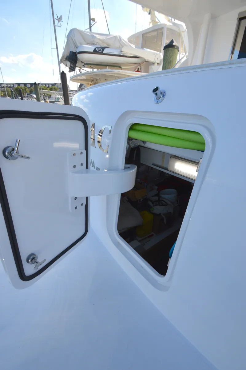 Slide: The Image of Hatteras 64 Motoryacht 2006 - 62