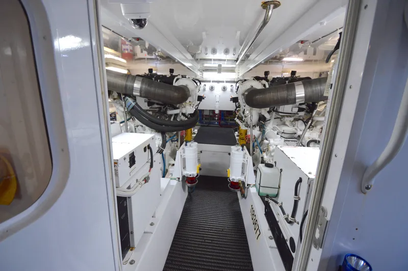 Slide: The Image of Hatteras 64 Motoryacht 2006 - 63