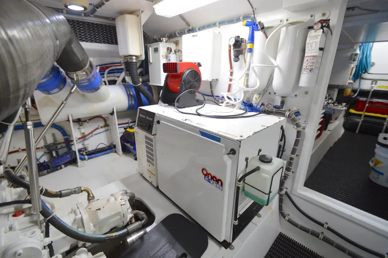 Slide: The Image of Hatteras 64 Motoryacht 2006 - 69