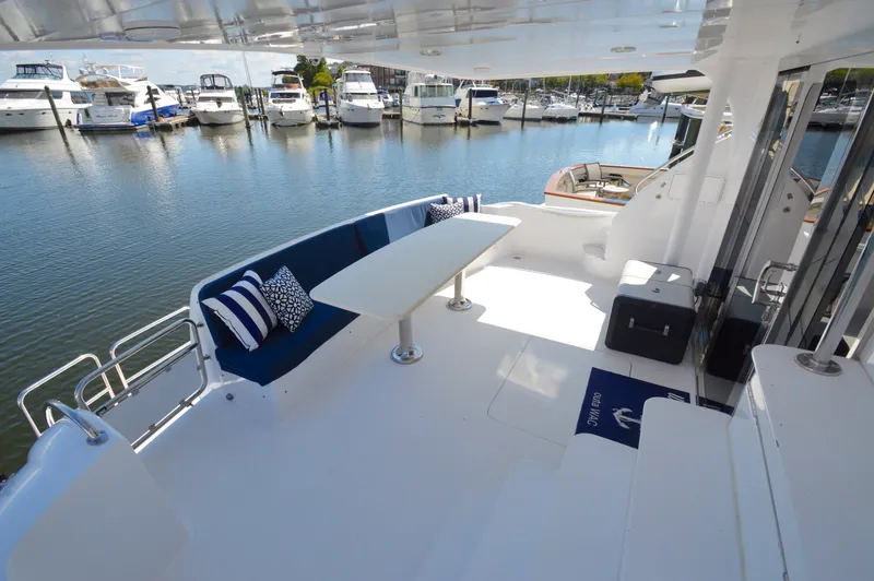 Slide: The Image of Hatteras 64 Motoryacht 2006 - 7
