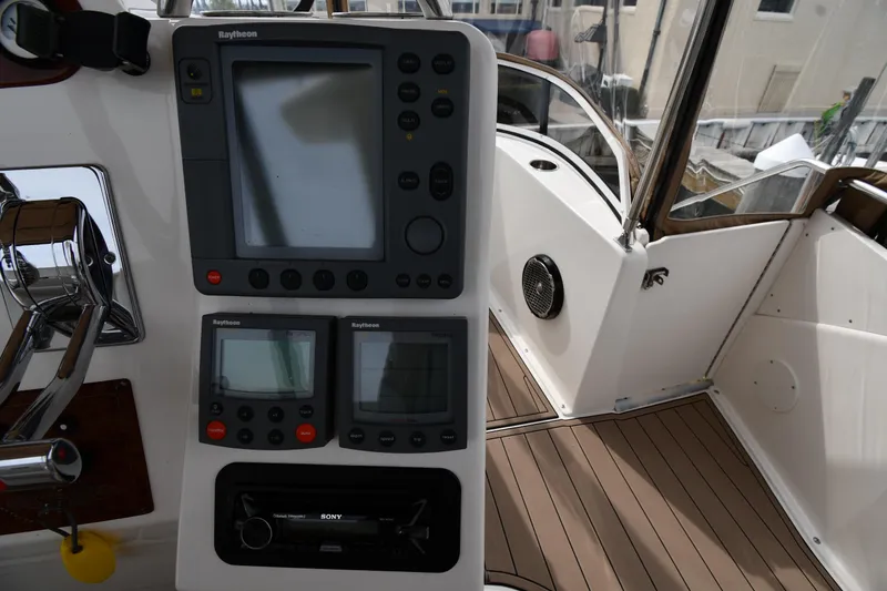Slide: The Image of Control panel of a 2000 Silverton 392 Motor Yacht with navigation equipment. - 18