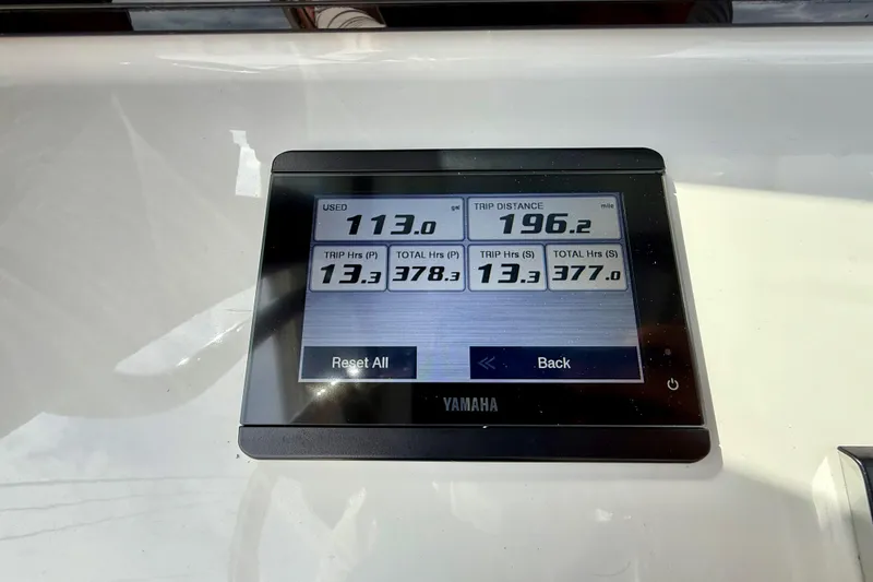 Slide: The Image of Yamaha display on 2021 Sea Hunt Gamefish 27 Coffin Box showing trip data. - 33