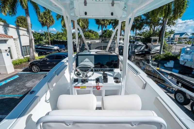 Slide: The Image of Sea Hunt Ultra 229 2026 - 13