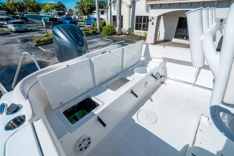 Slide: The Image of Sea Hunt Ultra 229 2026 - 12