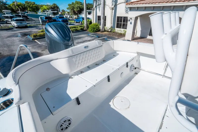 Slide: The Image of Sea Hunt Ultra 229 2026 - 11