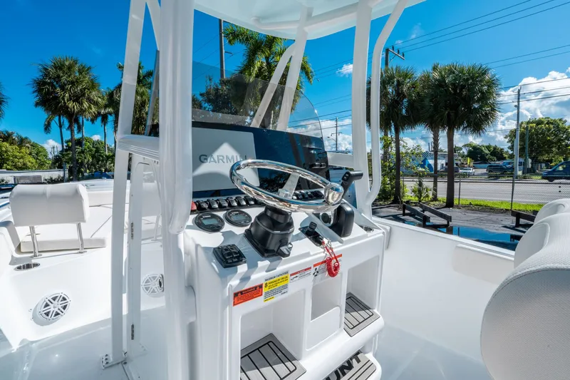 Slide: The Image of Sea Hunt Ultra 229 2026 - 14