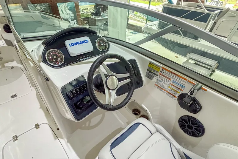 Slide: The Image of Hurricane SunDeck 2400 OB 2024 - 6