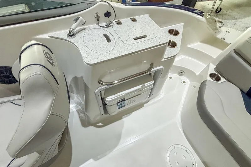 Slide: The Image of Hurricane SunDeck 2400 OB 2024 - 7