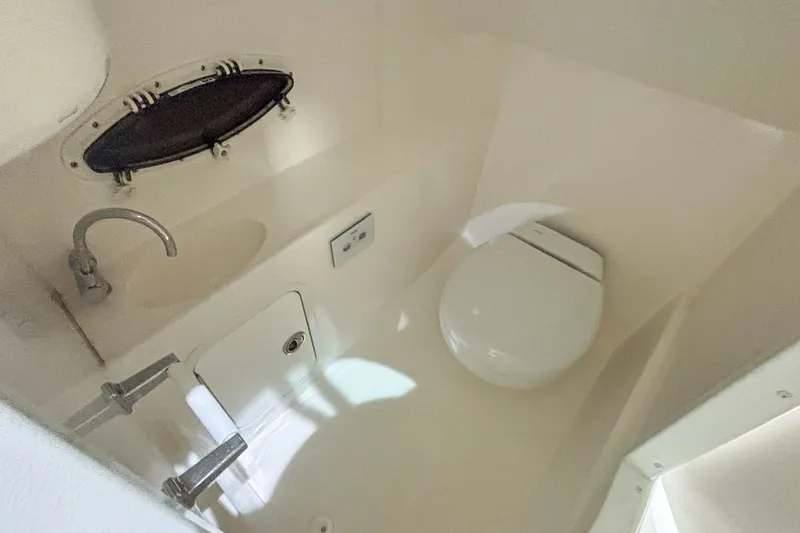 Slide: The Image of Hurricane SunDeck 2400 OB 2024 - 9