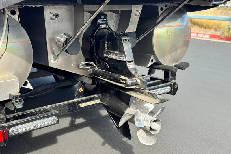 Slide: The Image of 2015 Bennington 2575 QCW boat with MerCruiser Bravo Three outdrive. - 8