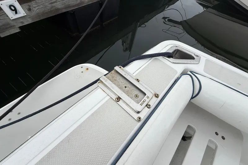 Slide: The Image of 2005 Back Cove 26 boat deck with mooring line and cleat. - 17