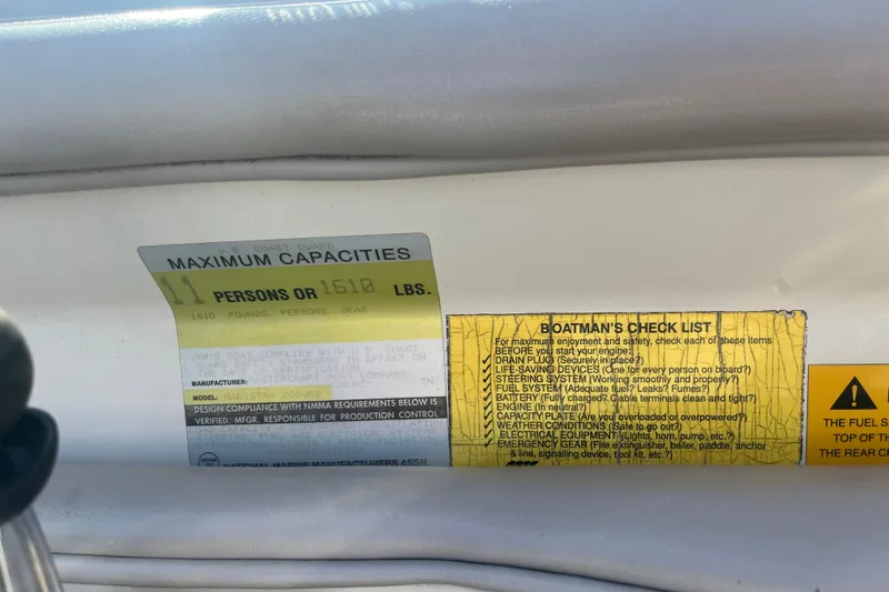 Slide: The Image of 1996 MasterCraft MariStar 210 VRS capacity label and boatman's checklist. - 18