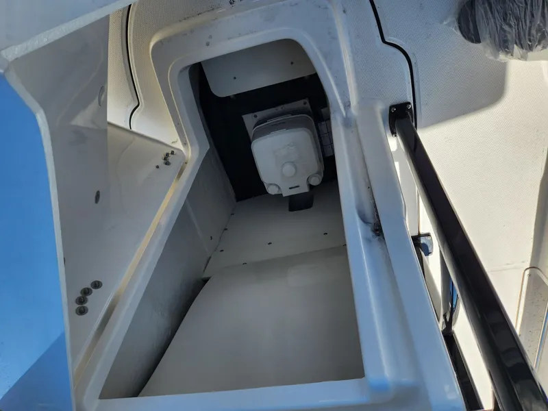 Slide: The Image of Robalo R222 Explorer 2026 - 11