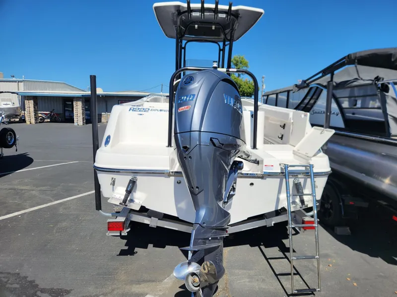 Slide: The Image of Robalo R222 Explorer 2026 - 3