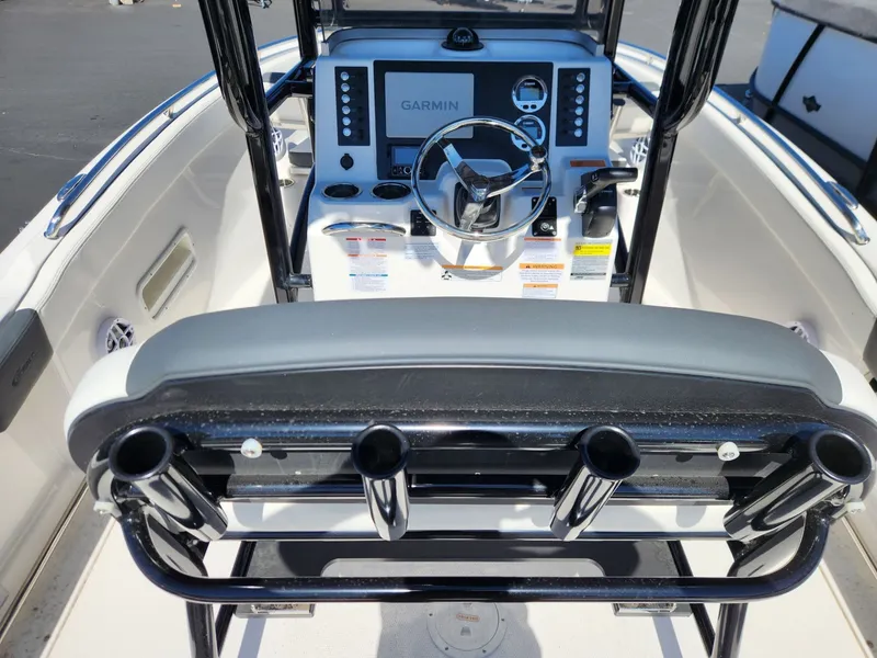 Slide: The Image of Robalo R222 Explorer 2026 - 6