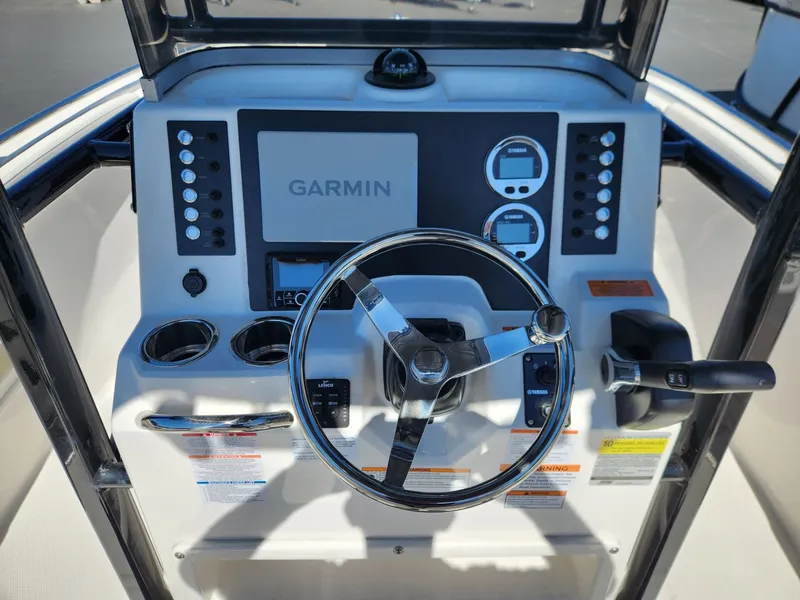 Slide: The Image of Robalo R222 Explorer 2026 - 7