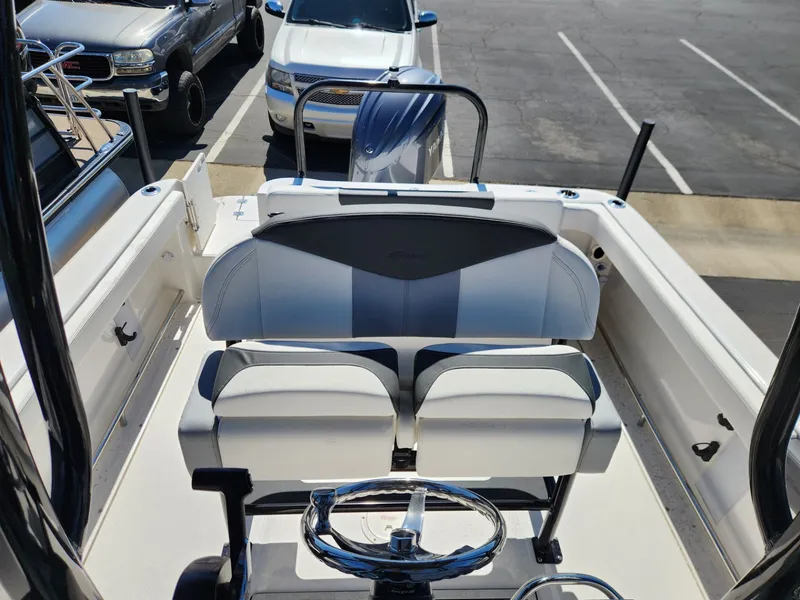 Slide: The Image of Robalo R222 Explorer 2026 - 9