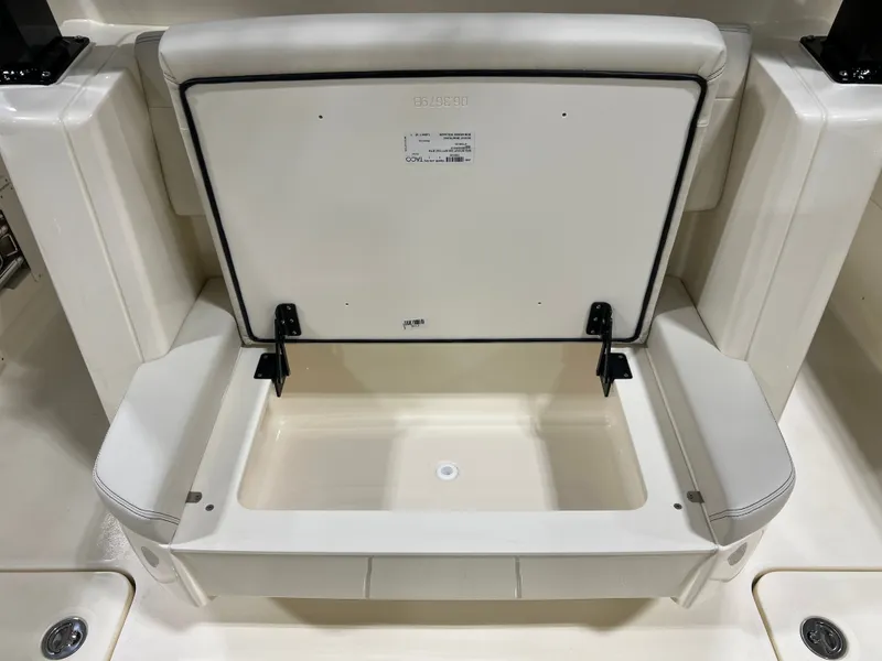 Slide: The Image of Scout 330 LXF 2026 - 16