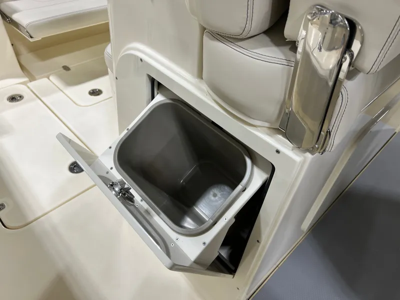 Slide: The Image of Scout 330 LXF 2026 - 21