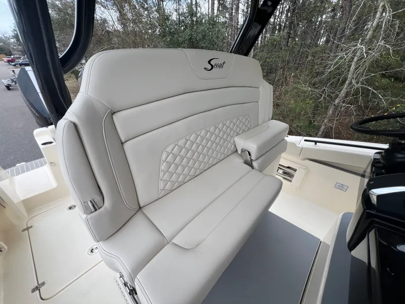 Slide: The Image of Scout 330 LXF 2026 - 24