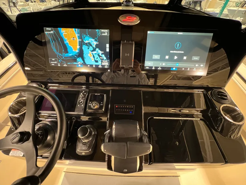 Slide: The Image of Scout 330 LXF 2026 - 26