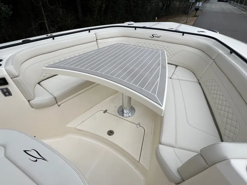 Slide: The Image of Scout 330 LXF 2026 - 38