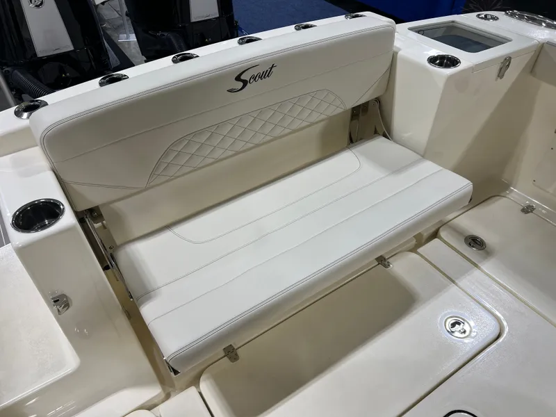 Slide: The Image of Scout 330 LXF 2026 - 6
