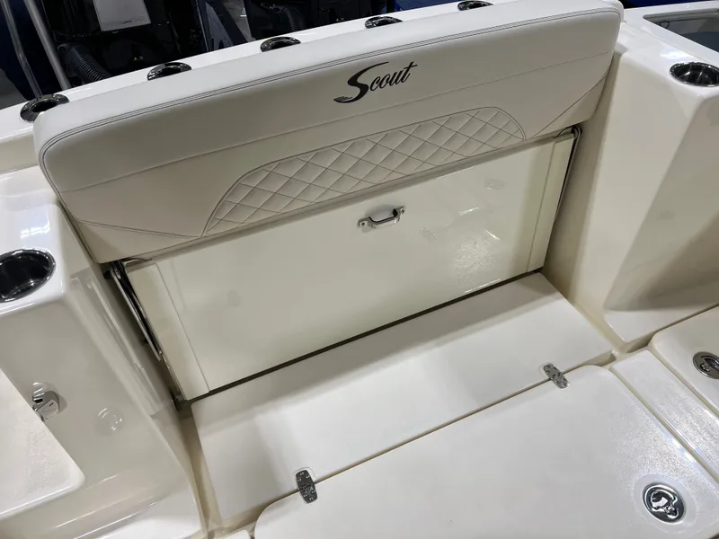 Slide: The Image of Scout 330 LXF 2026 - 7