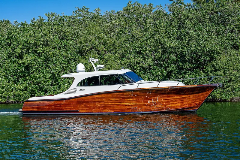 The Image of Maverick 50 "Lucky" - Profile - 0