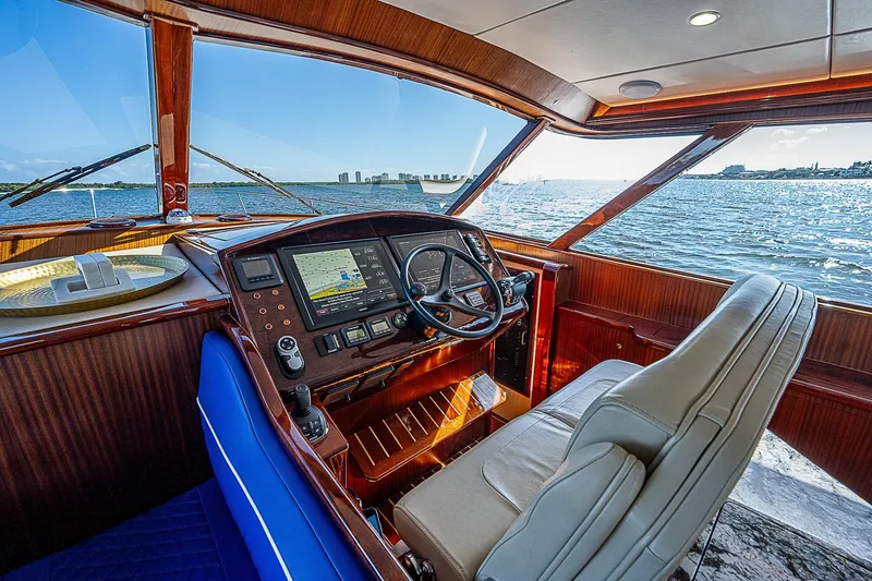 Slide: The Image of Maverick 50 "Lucky" - Helm - 11