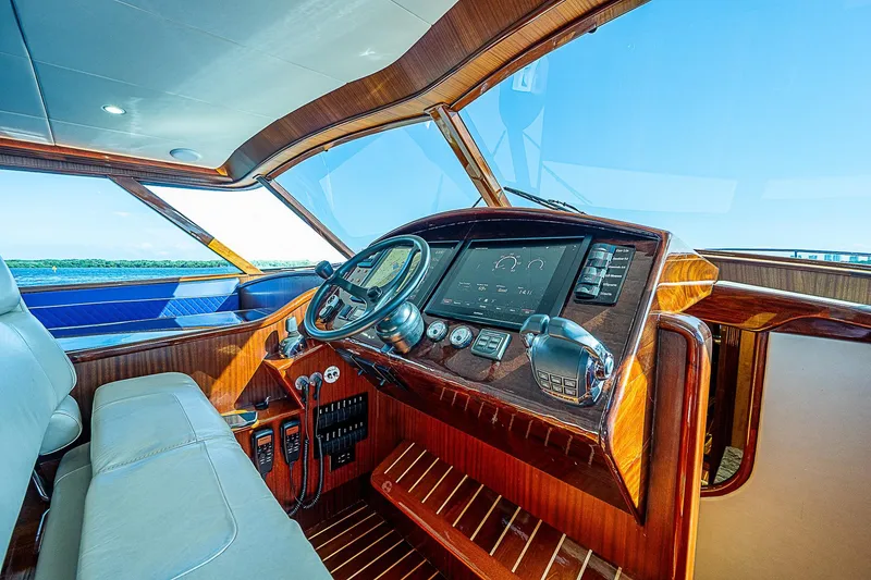 Slide: The Image of Maverick 50 "Lucky" - Helm - 13