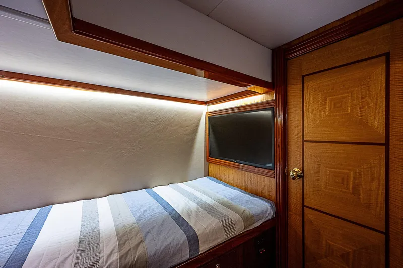 Slide: The Image of Maverick 50 "Lucky" - Guest Stateroom - 28