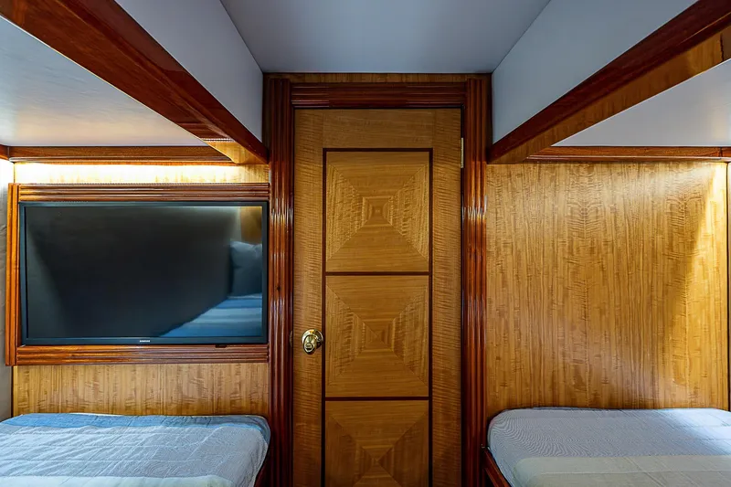 Slide: The Image of Maverick 50 "Lucky" - Guest Stateroom - 29