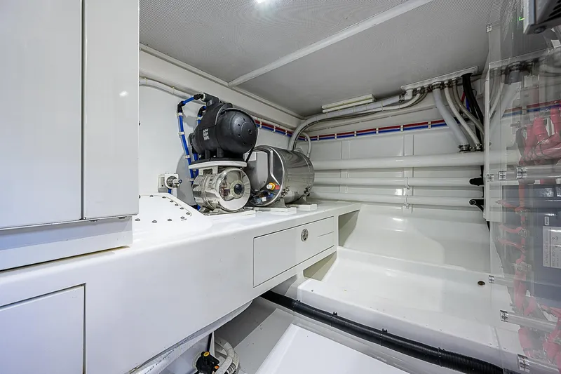 Slide: The Image of Maverick 50 "Lucky" - Engine Room - 35