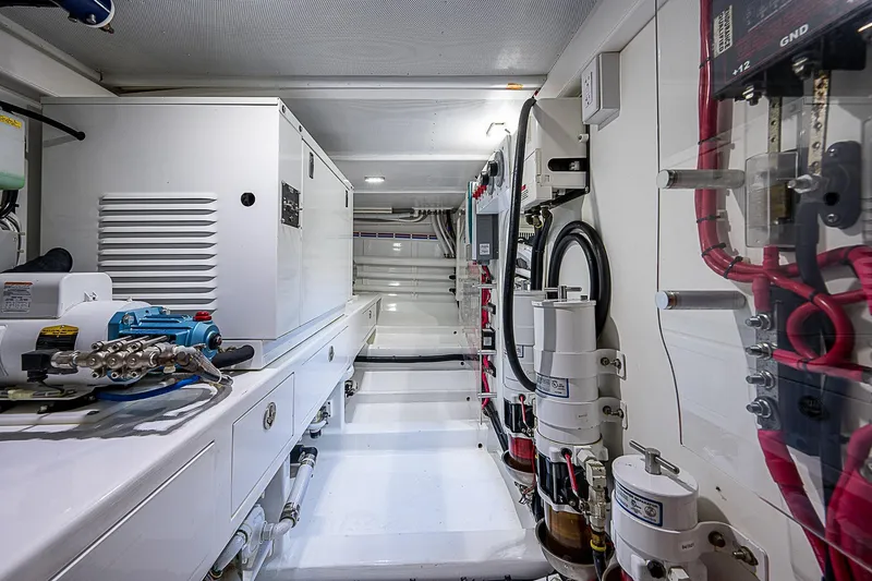 Slide: The Image of Maverick 50 "Lucky" - Engine Room - 39