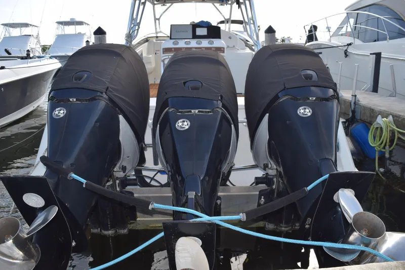 Slide: The Image of 2008 Hydra-Sports Vector 3300 VX with very low emission badge and blue rope. - 11