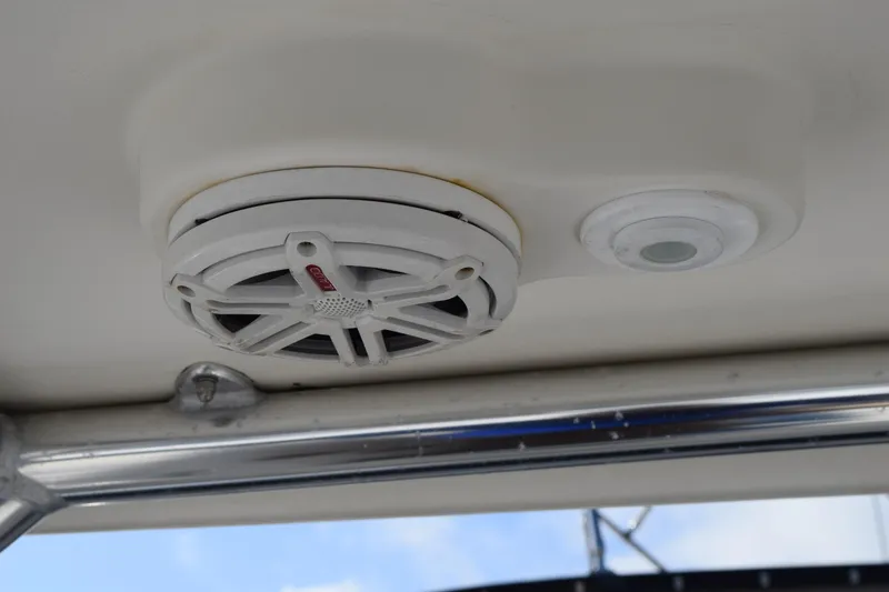 Slide: The Image of 2008 Hydra-Sports Vector 3300 VX boat seating with blue and white upholstery. - 125