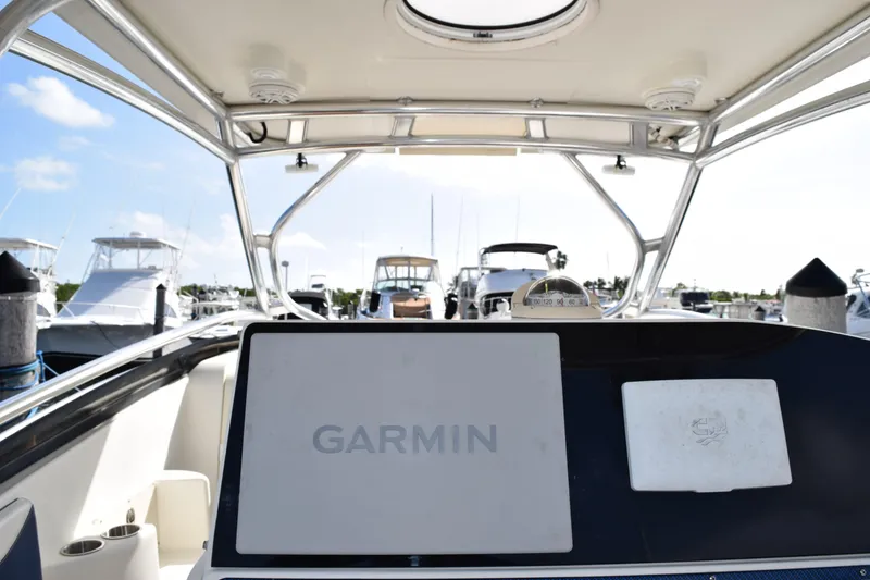 Slide: The Image of 2008 Hydra-Sports Vector 3300 VX boat interior with sleek design and stainless steel handle. - 141