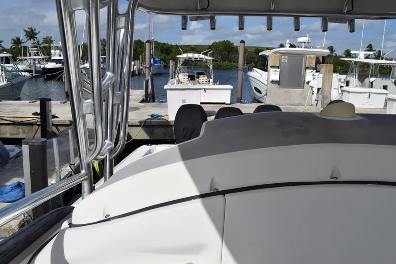 Slide: The Image of 2008 Hydra-Sports Vector 3300 VX boat detail with stainless steel rod holder. - 171
