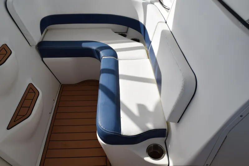 Slide: The Image of Close-up of a 2008 Hydra-Sports Vector 3300 VX boat deck fitting. - 173