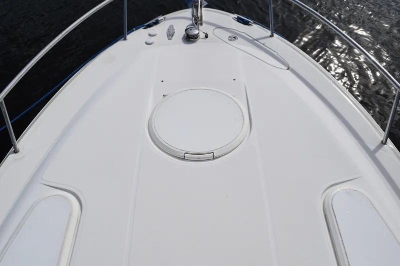 Slide: The Image of 2008 Hydra-Sports Vector 3300 VX boat deck with stainless steel railing. - 189