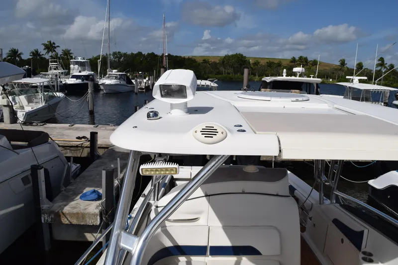 Slide: The Image of 2008 Hydra-Sports Vector 3300 VX boat interior with white and blue seating. - 191